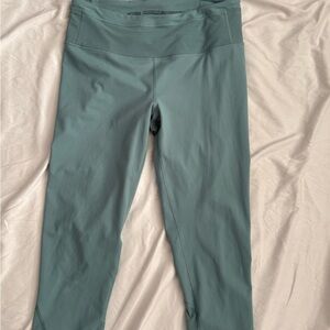 Victoria Sport Knockout High-Rise Capri Leggings